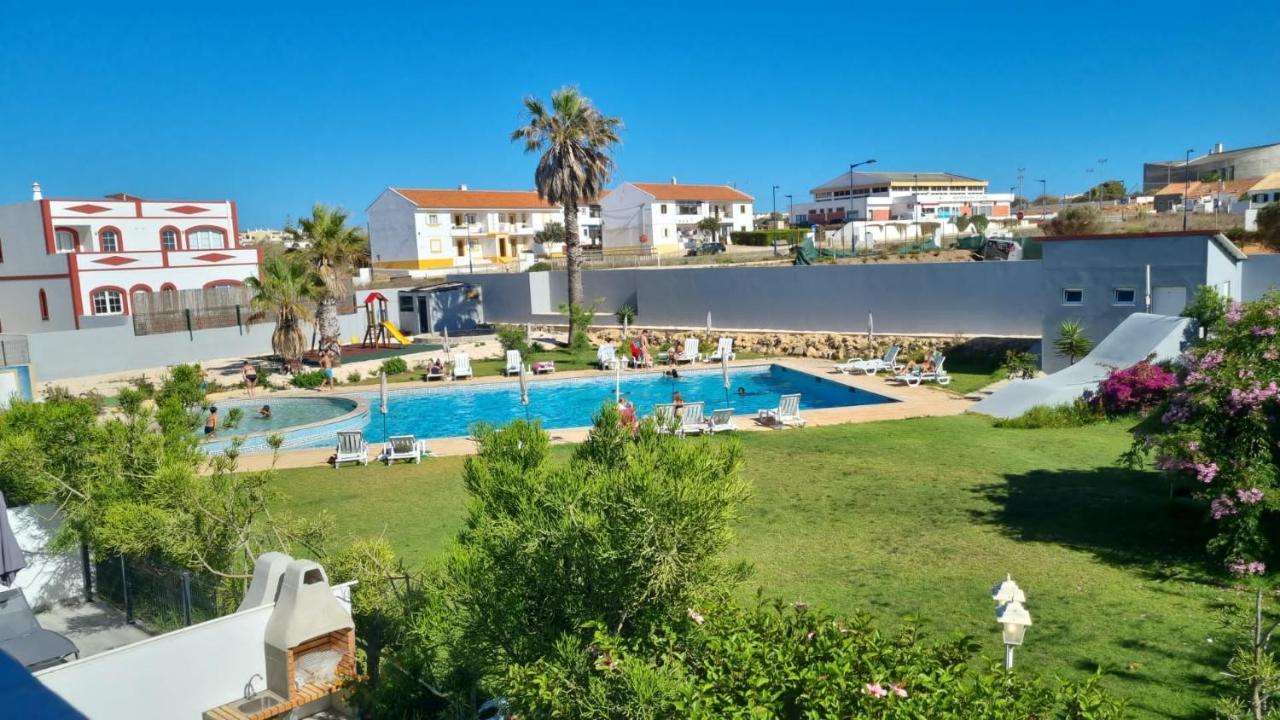 Enjoy Pool, Beach And More At This Nice Apartment Only 3 Minutes From Mareta'S Beach サグレス エクステリア 写真