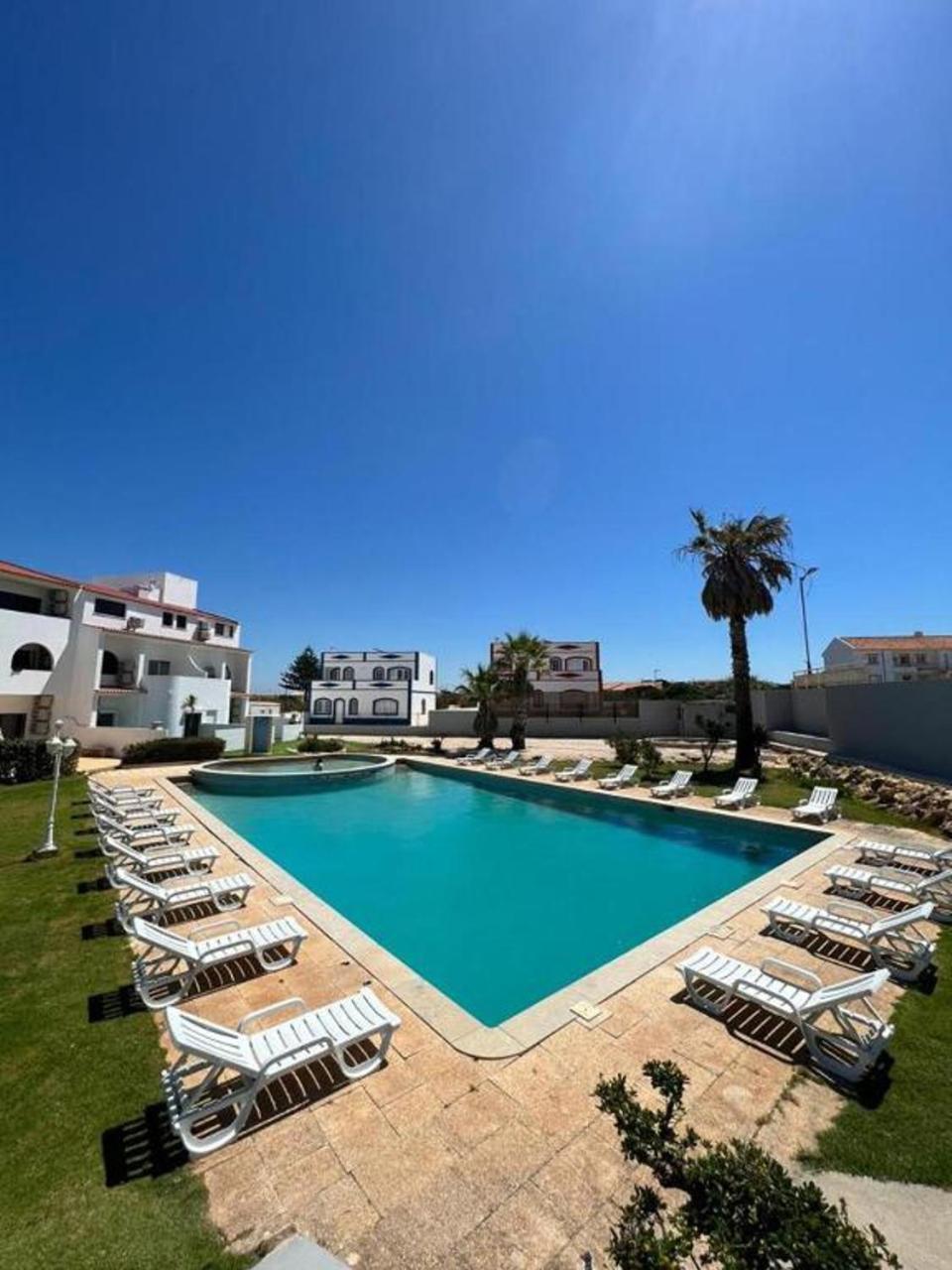 Enjoy Pool, Beach And More At This Nice Apartment Only 3 Minutes From Mareta'S Beach サグレス エクステリア 写真